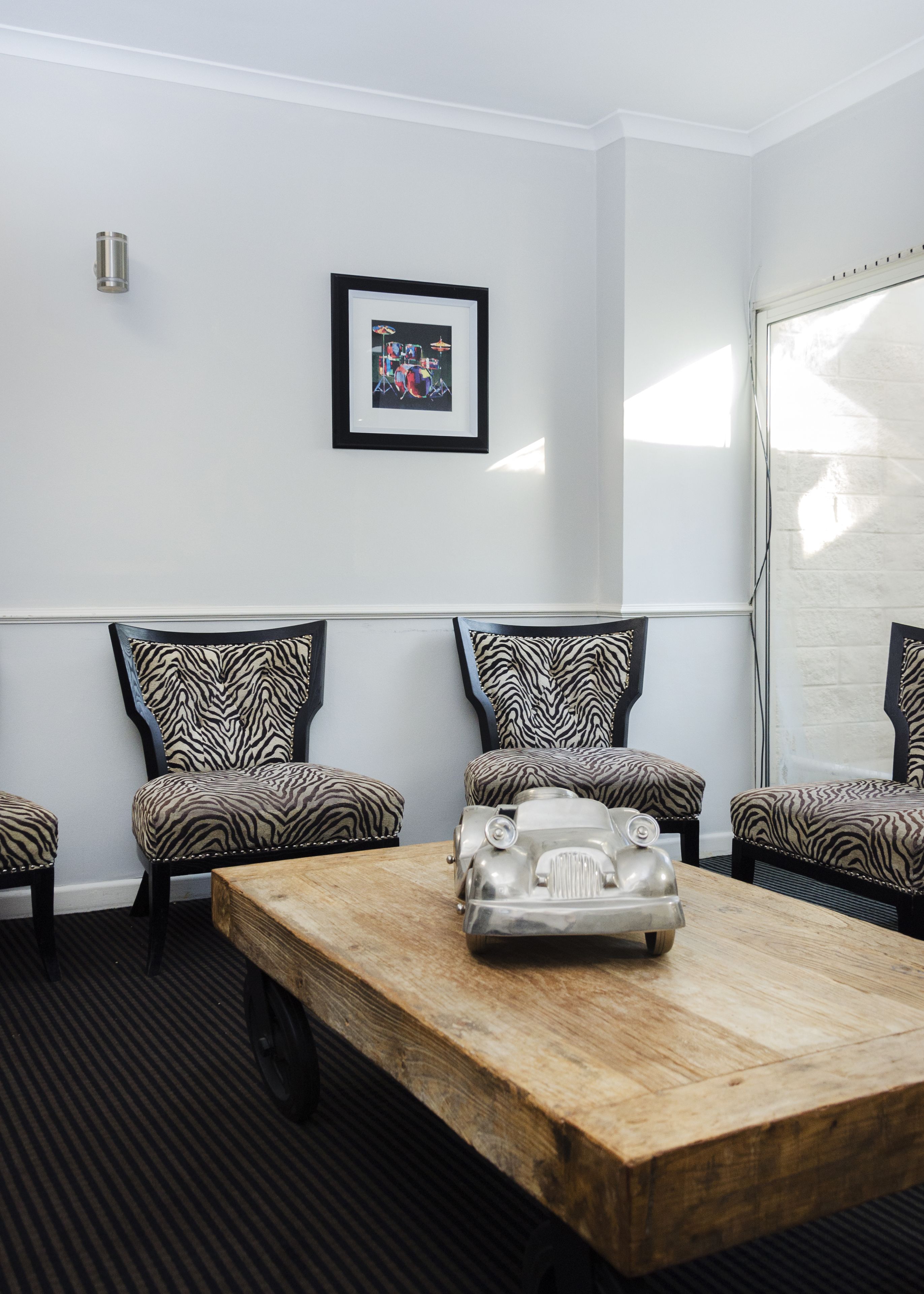 breakfast, lunch, dinner served; international cuisine