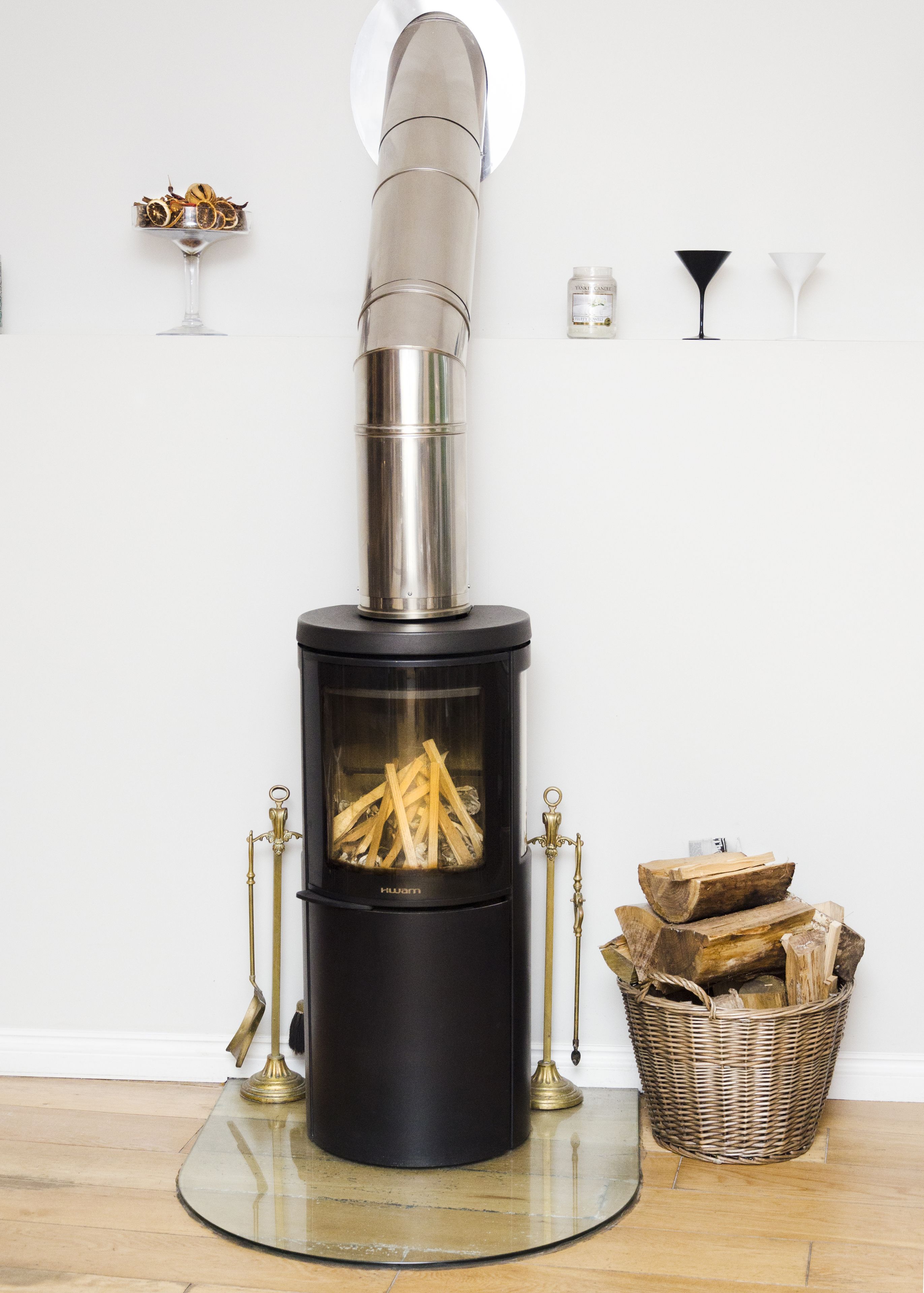 breakfast, lunch, dinner served; international cuisine