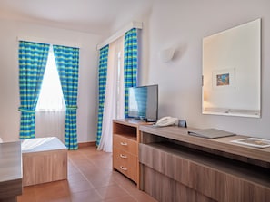 Premium Apartment for 4 | Vardagsrum | LCD-tv