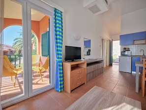 Premium Apartment for 4 | Wohnbereich | LCD-Fernseher