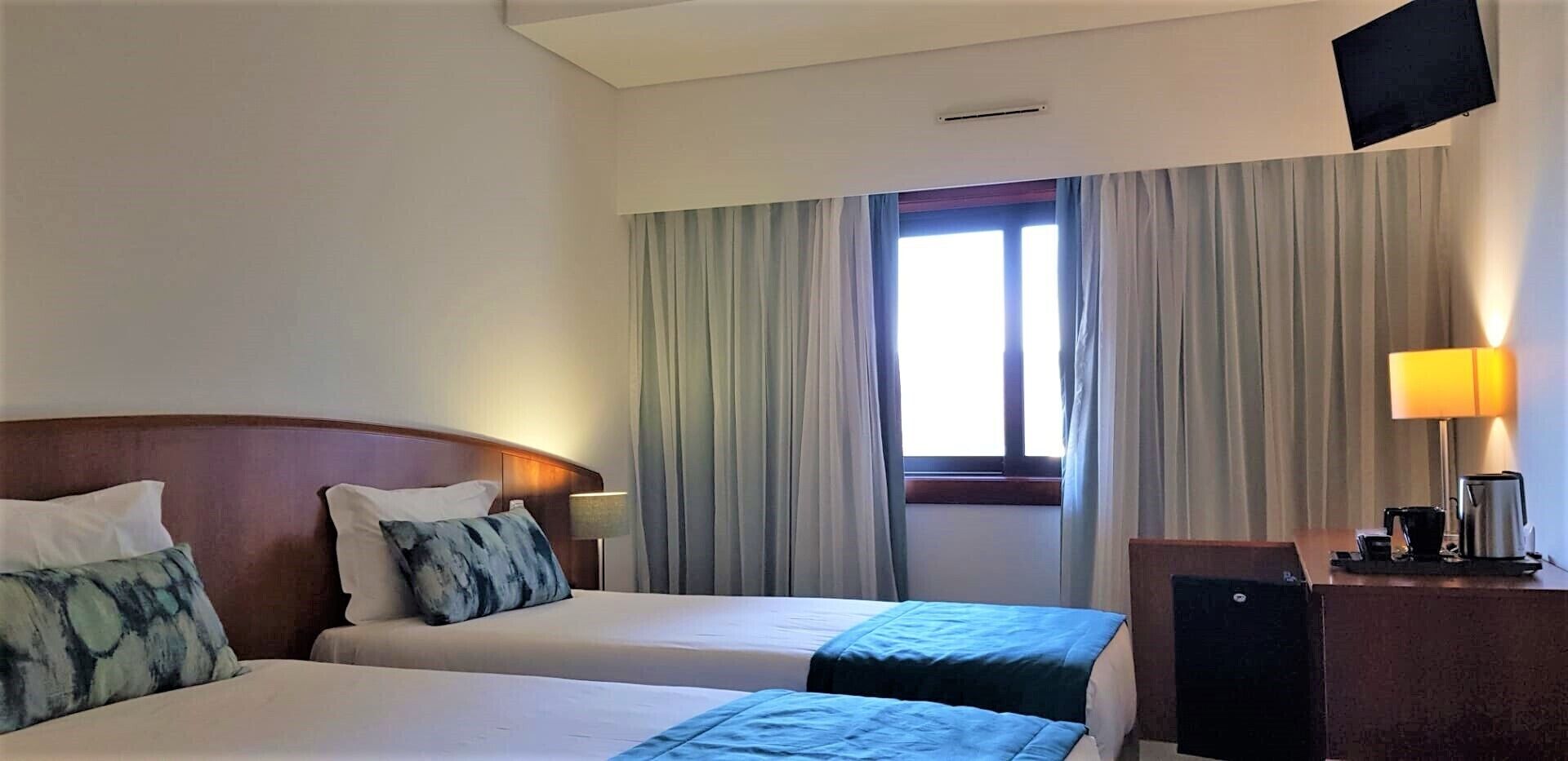 Minibar, in-room safe, desk, iron/ironing board