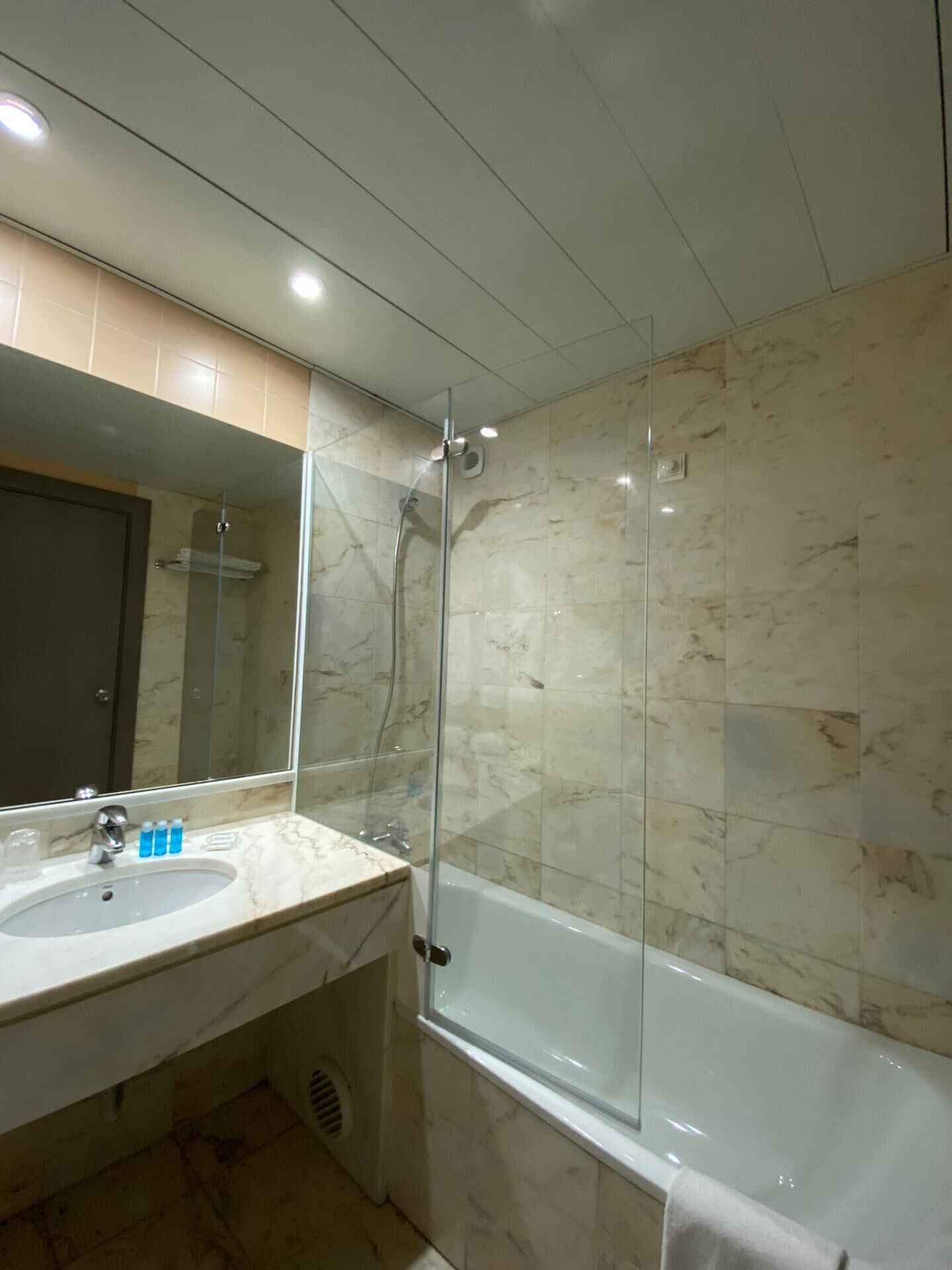 twin room with balcony | bathroom | deep-soaking bathtub, rainfall showerhead, free toiletries, hair dryer