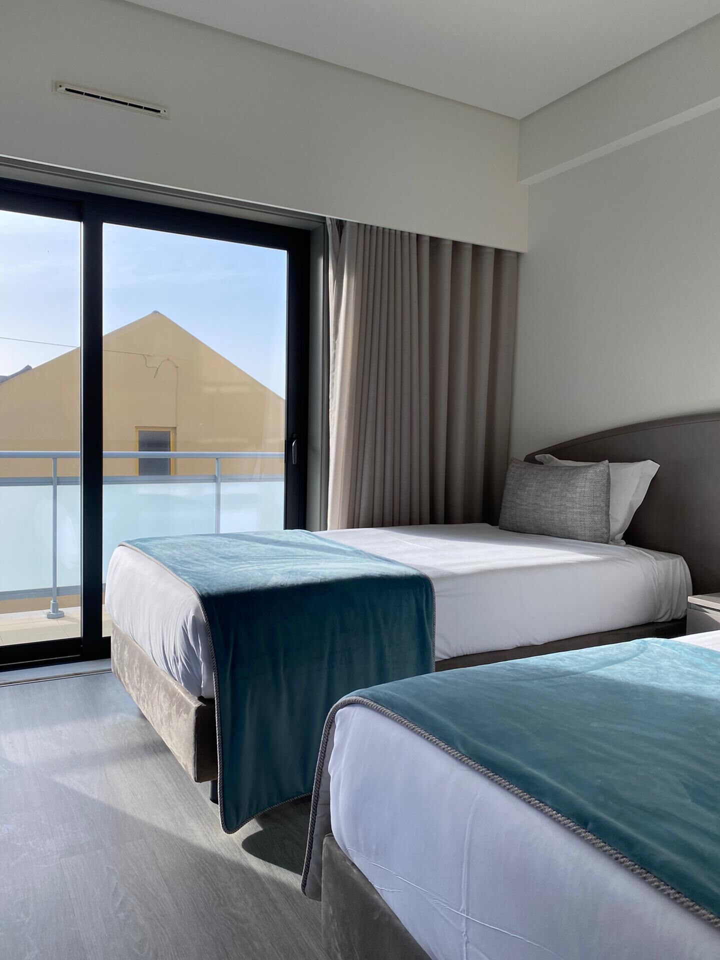 single room with balcony | 1 bedroom, minibar, in-room safe, desk