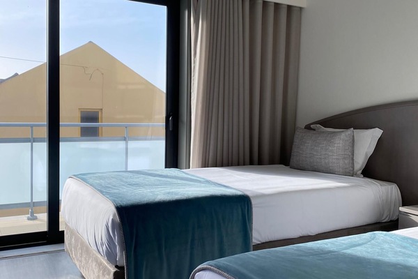 Single Room with Balcony | Minibar, in-room safe, desk, iron/ironing board