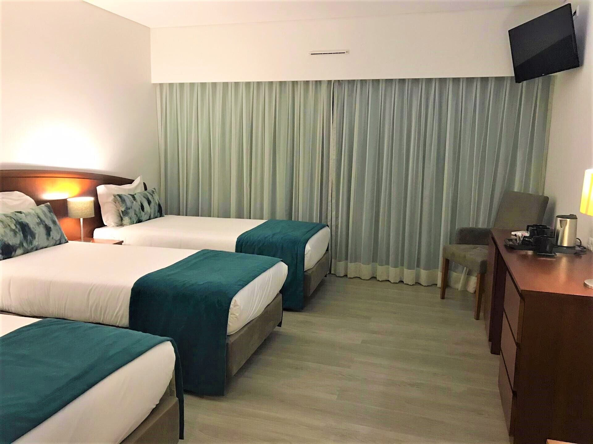 Minibar, in-room safe, desk, iron/ironing board