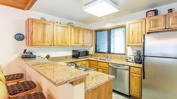 2 Bedroom/2 Bathroom Silver | Private kitchen | Fridge, microwave, coffee/tea maker