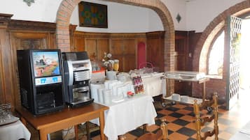 Desayuno buffet (EUR 7.5 por persona)