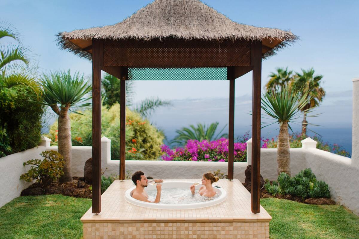 Suite de diseño | Bañera de hidromasaje privada