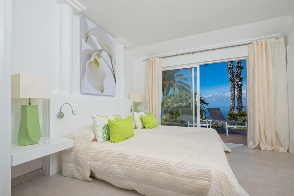 Suite Premium, 2 habitaciones | Caja fuerte, wifi gratis, ropa de cama