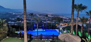 2 piscinas al aire libre, sombrillas, sillones reclinables de piscina