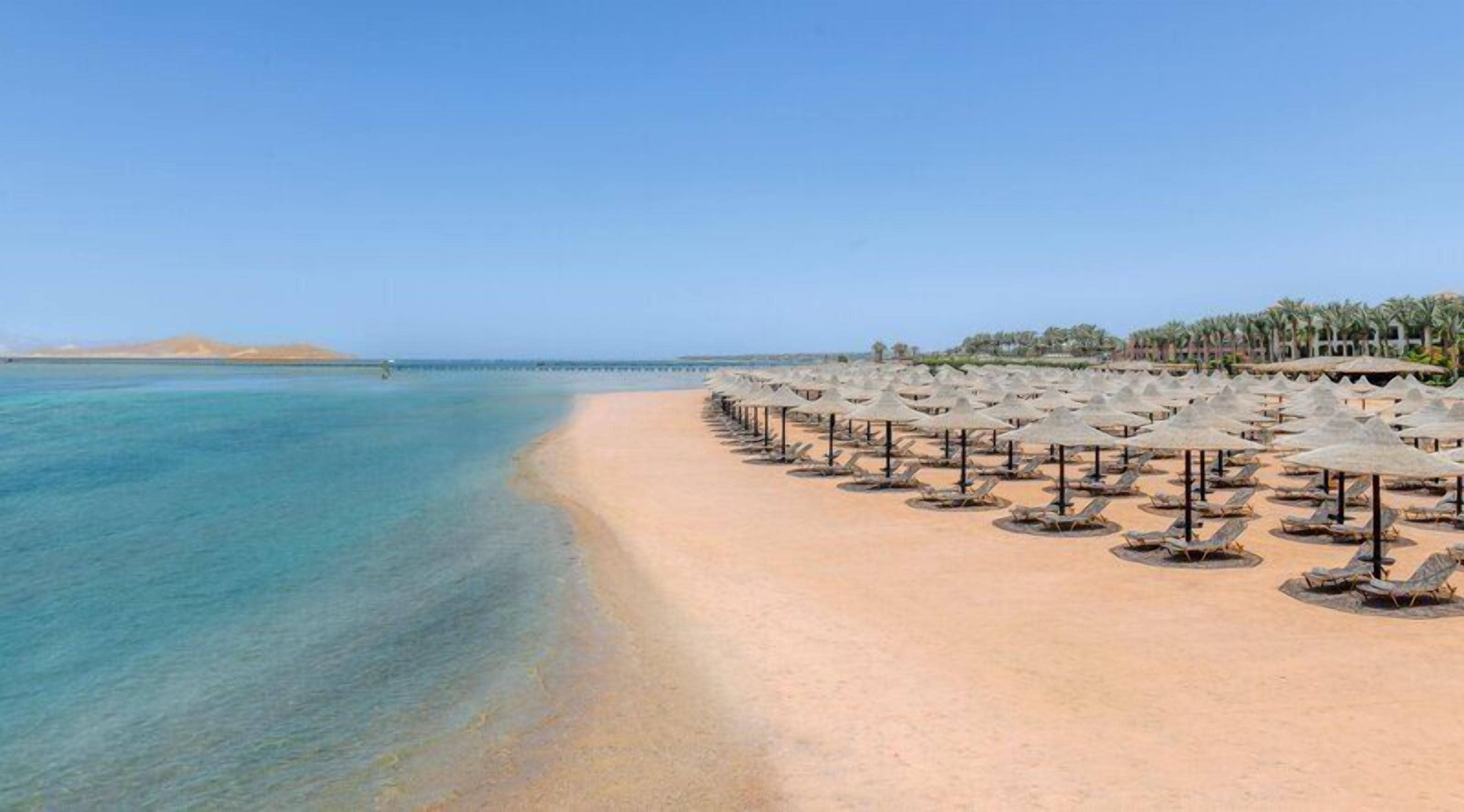 Plage, parasols, serviettes de plage, plongée sous-marine
