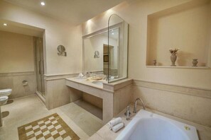 Dusche, Regendusche, kostenlose Toilettenartikel, Haartrockner