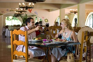Breakfast, lunch and dinner served  - Hotel Chichen Itza (Tinum)
