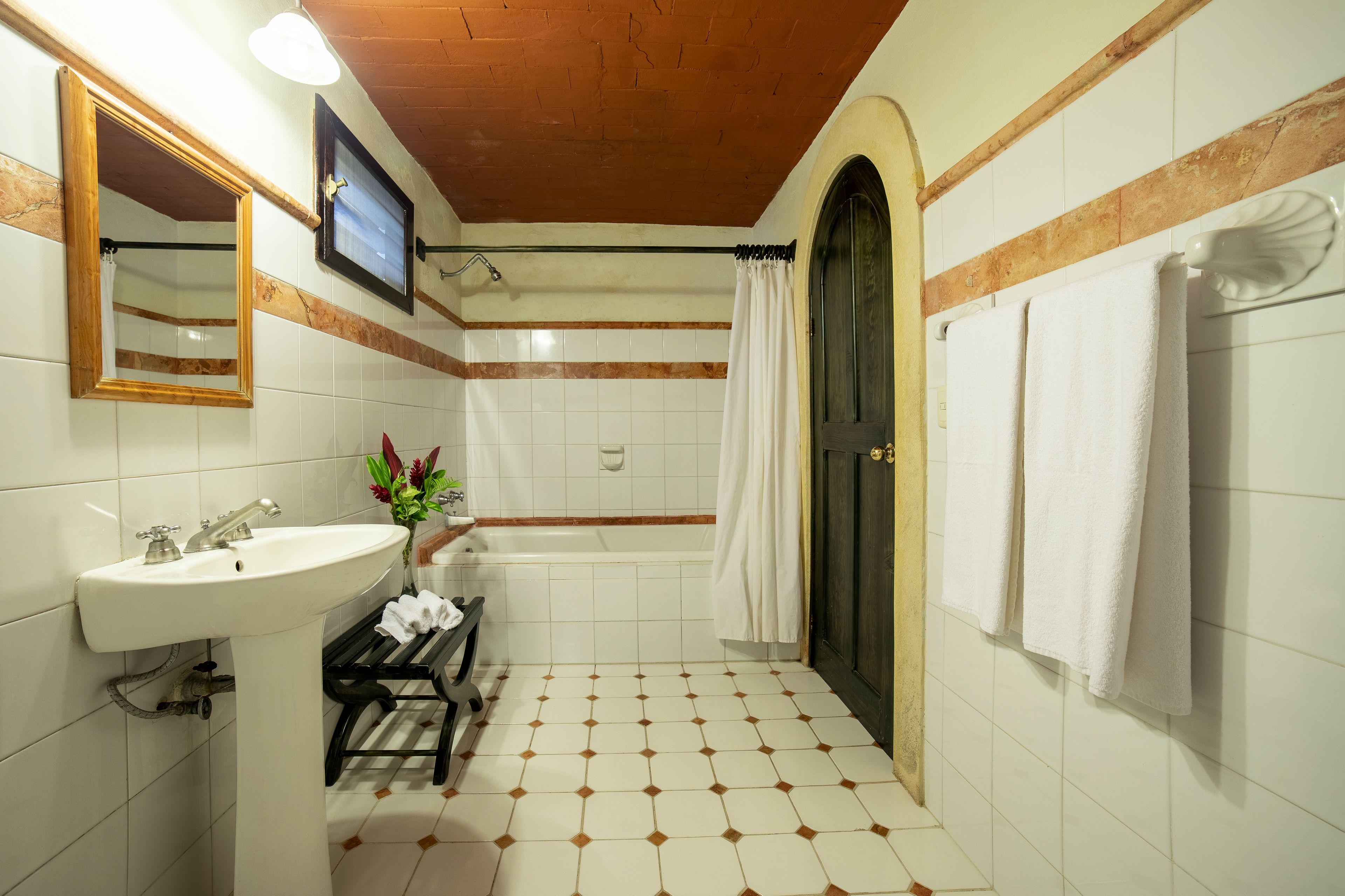standard double room, garden view, poolside | bathroom | free toiletries, hair dryer, towels, shampoo