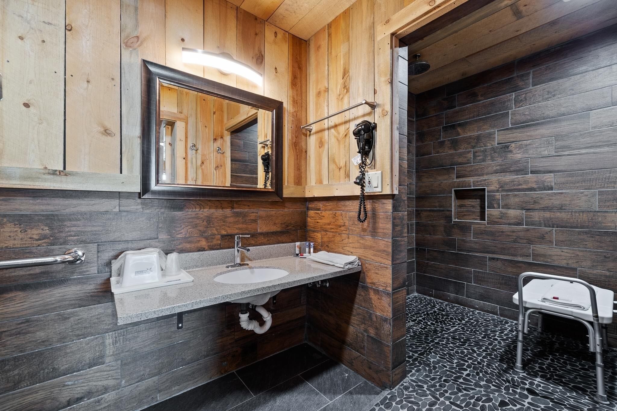 Room, 1 King Bed, Accessible, Non Smoking (Rustic) | Bathroom