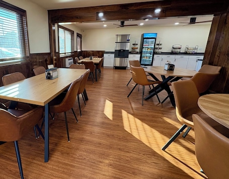 Breakfast area. Americas Best Value Inn Wall