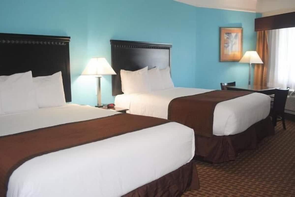 Pillowtop beds, individually decorated, individually furnished, desk