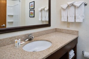 Combined shower/tub, free toiletries, hair dryer, towels - Comfort Inn & Suites Madison North (De Forest)
