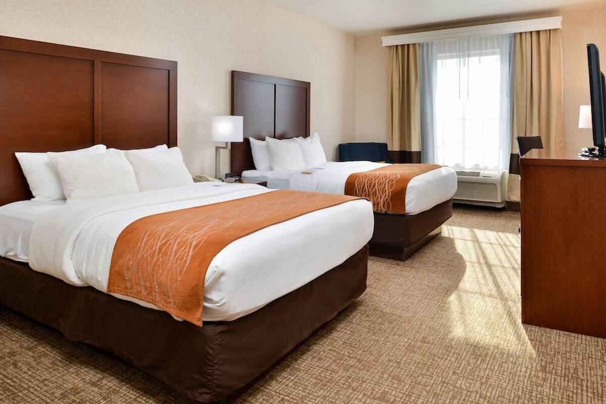 In-room safe, desk, laptop workspace, iron/ironing board