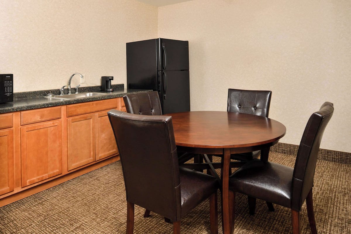 In-room safe, iron/ironing board, cribs/infant beds, rollaway beds