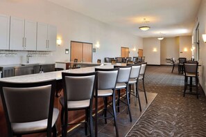 Dining - Comfort Inn & Suites Madison North (De Forest)