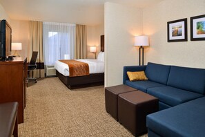 In-room safe, desk, laptop workspace, iron/ironing board - Comfort Inn & Suites Madison North (De Forest)