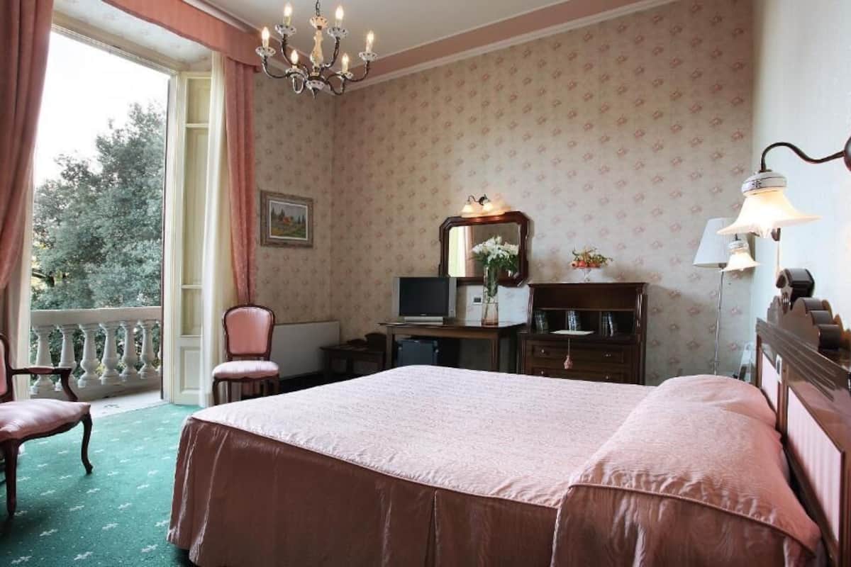 down duvets, minibar, in-room safe, desk