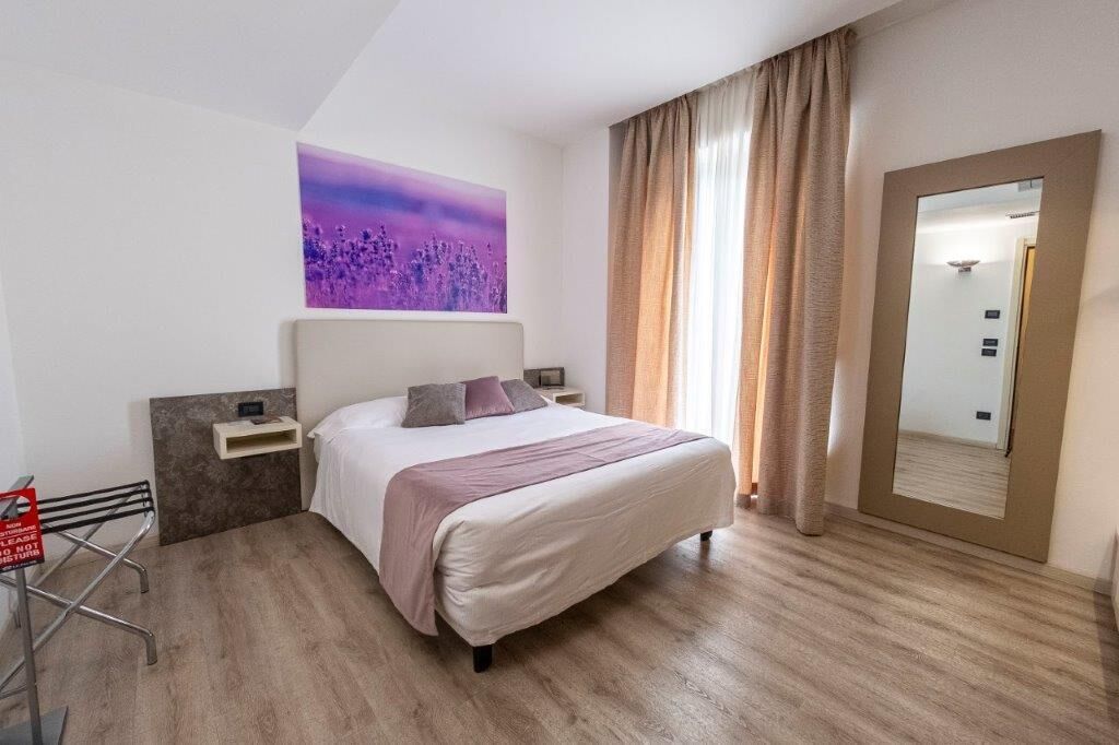 double room | down duvets, minibar, in-room safe, desk