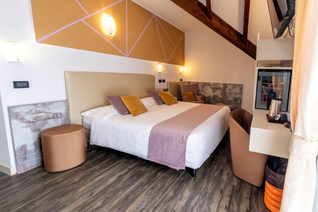 double room | down duvets, minibar, in-room safe, desk