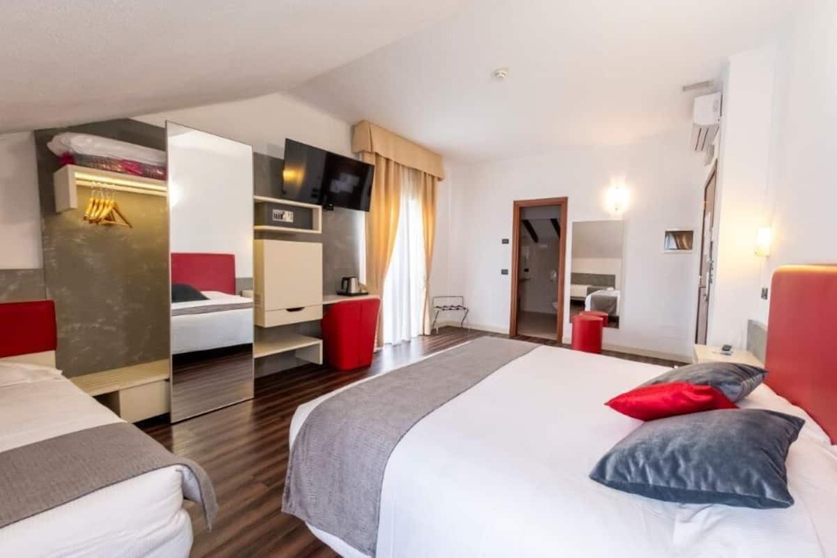 triple room | down duvets, minibar, in-room safe, desk