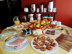 Tägliches inbegriffenes kontinentales Frühstück