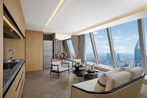 Sviitti, 1 suuri parisänky | Oleskelualue | 42–tuumainen LCD-televisio, jossa satelliittikanavat