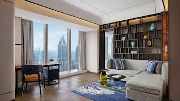 Minibar, safe på rommet, skrivebord og blendingsgardiner