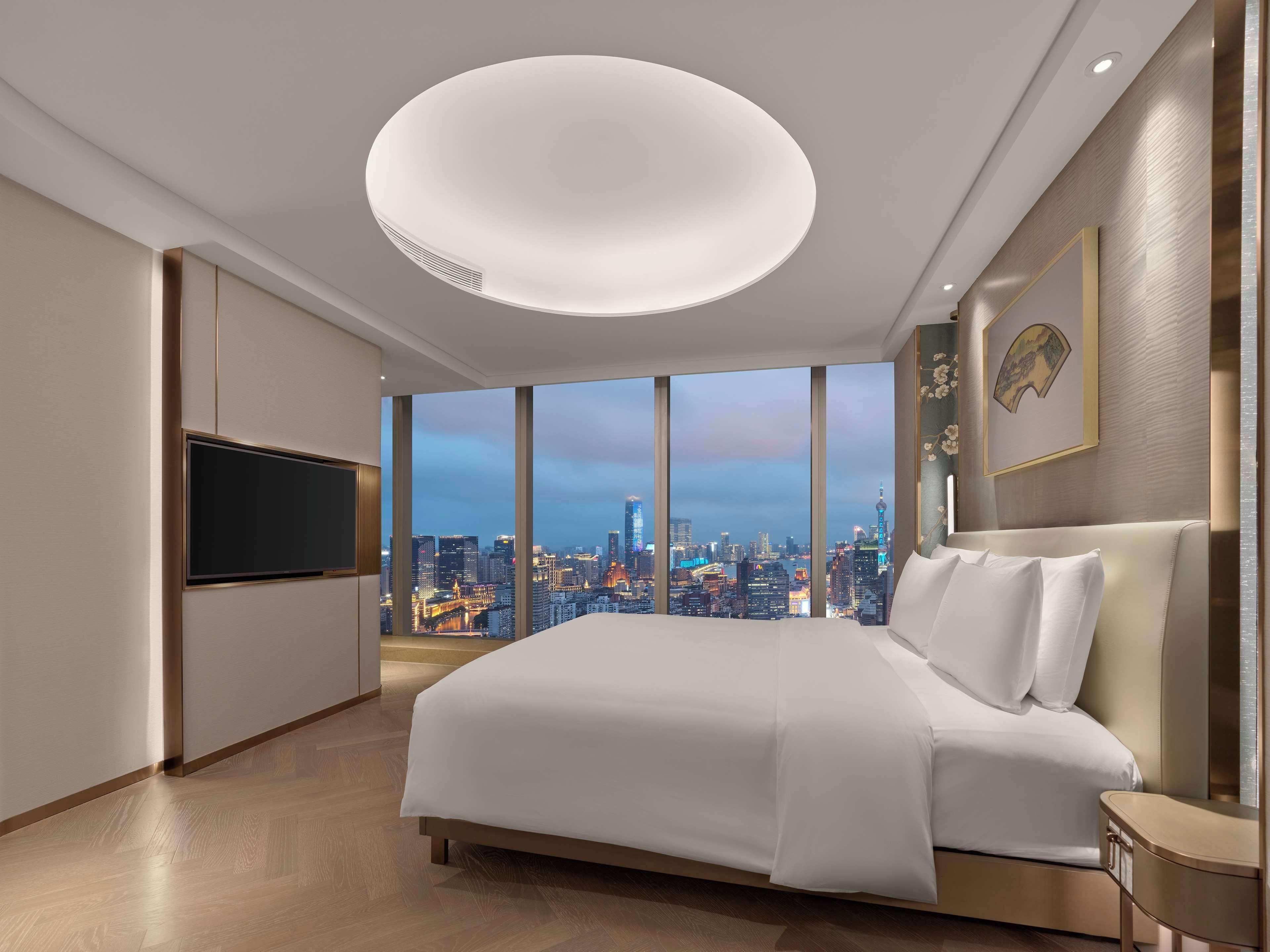 premium suite | minibar, in-room safe, desk, blackout curtains