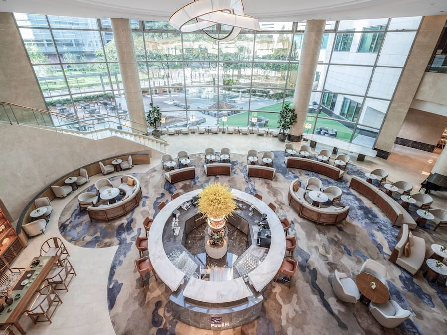 2 restaurantes, café da manhã, local e internacional