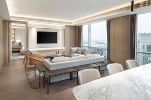 Suite Club, 1 très grand lit | Salle de séjour | Téléviseur ACL de 55 po avec télévision par câble, téléviseur