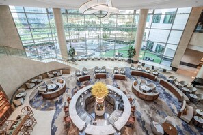 Saguão/lounge, vistas para o jardim, aberto todos os dias