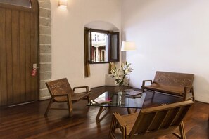 Living area - Boutique Hotel de Cortes (Mexico City)