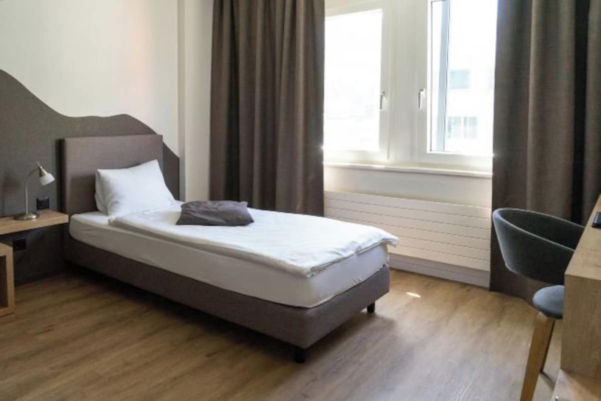In-room safe, desk, soundproofing, WiFi (free)