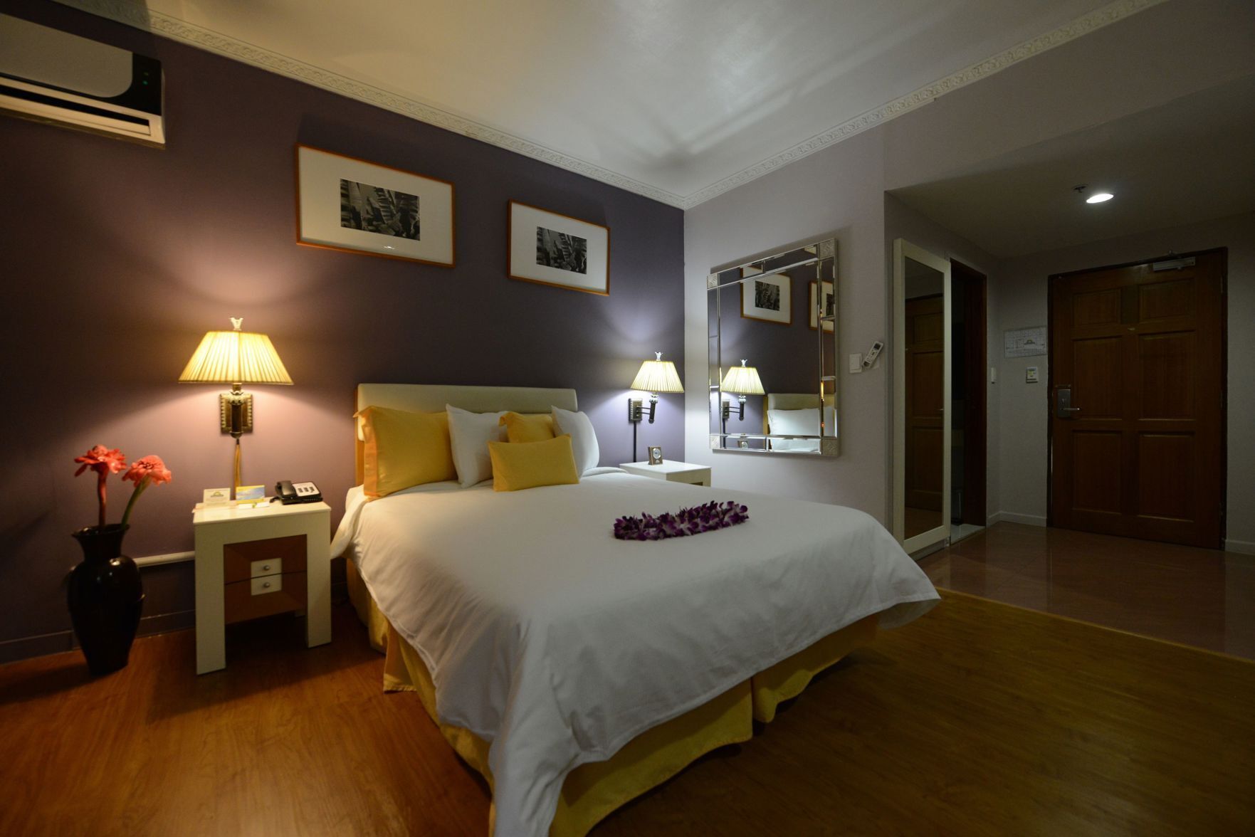 セーフティボックス (室内)、遮光カーテン、アイロン / アイロン台、可動式ベッド