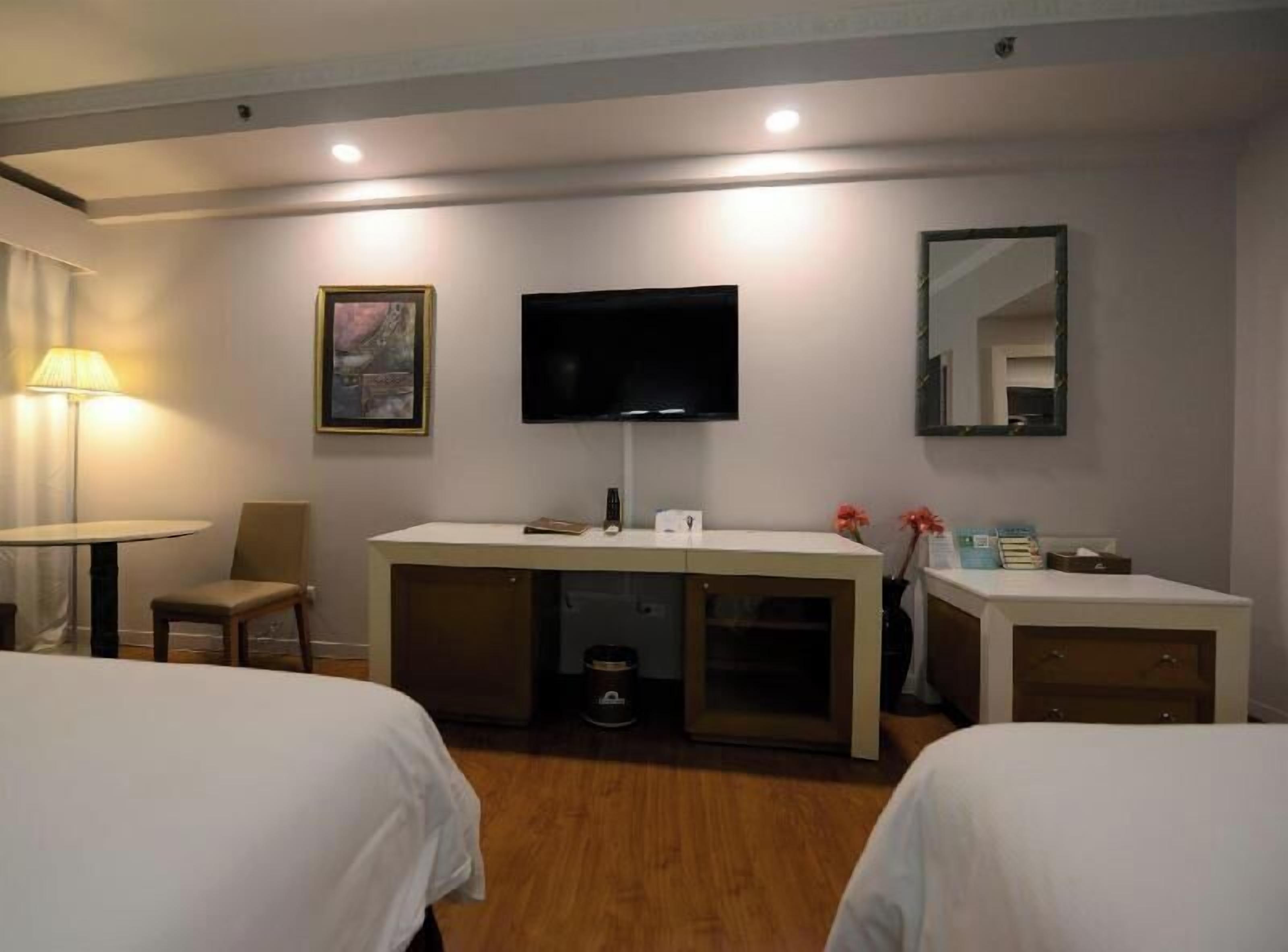 セーフティボックス (室内)、遮光カーテン、アイロン / アイロン台、可動式ベッド