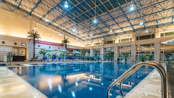 Indoor pool, sun loungers