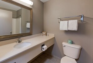 Ducha y bañera combinadas y artículos de higiene personal gratuitos