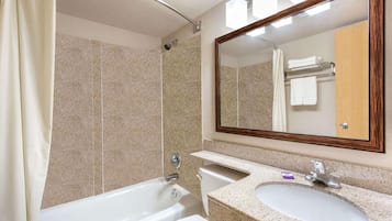 Combined shower/bathtub, free toiletries, hair dryer, towels
