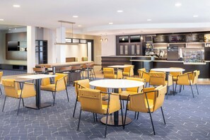 Breakfast served - Courtyard by Marriott Hanover Lebanon (Lebanon)