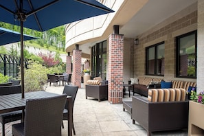 Terrace/patio - Courtyard by Marriott Hanover Lebanon (Lebanon)