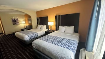 Suite, 2 camas Queen size, para no fumadores, refrigerador y microondas | Camas con pillow-top y caja de seguridad en la habitación