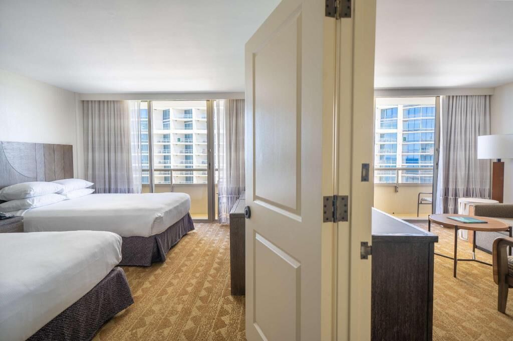 Premium bedding, in-room safe, desk, laptop workspace