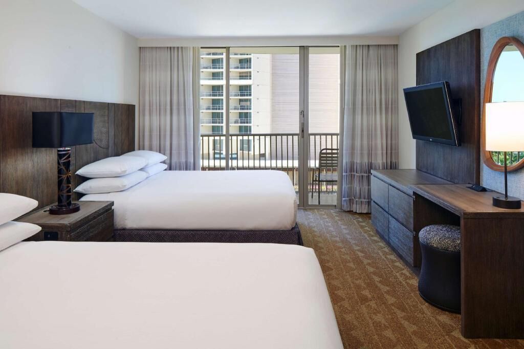 Premium bedding, in-room safe, desk, laptop workspace