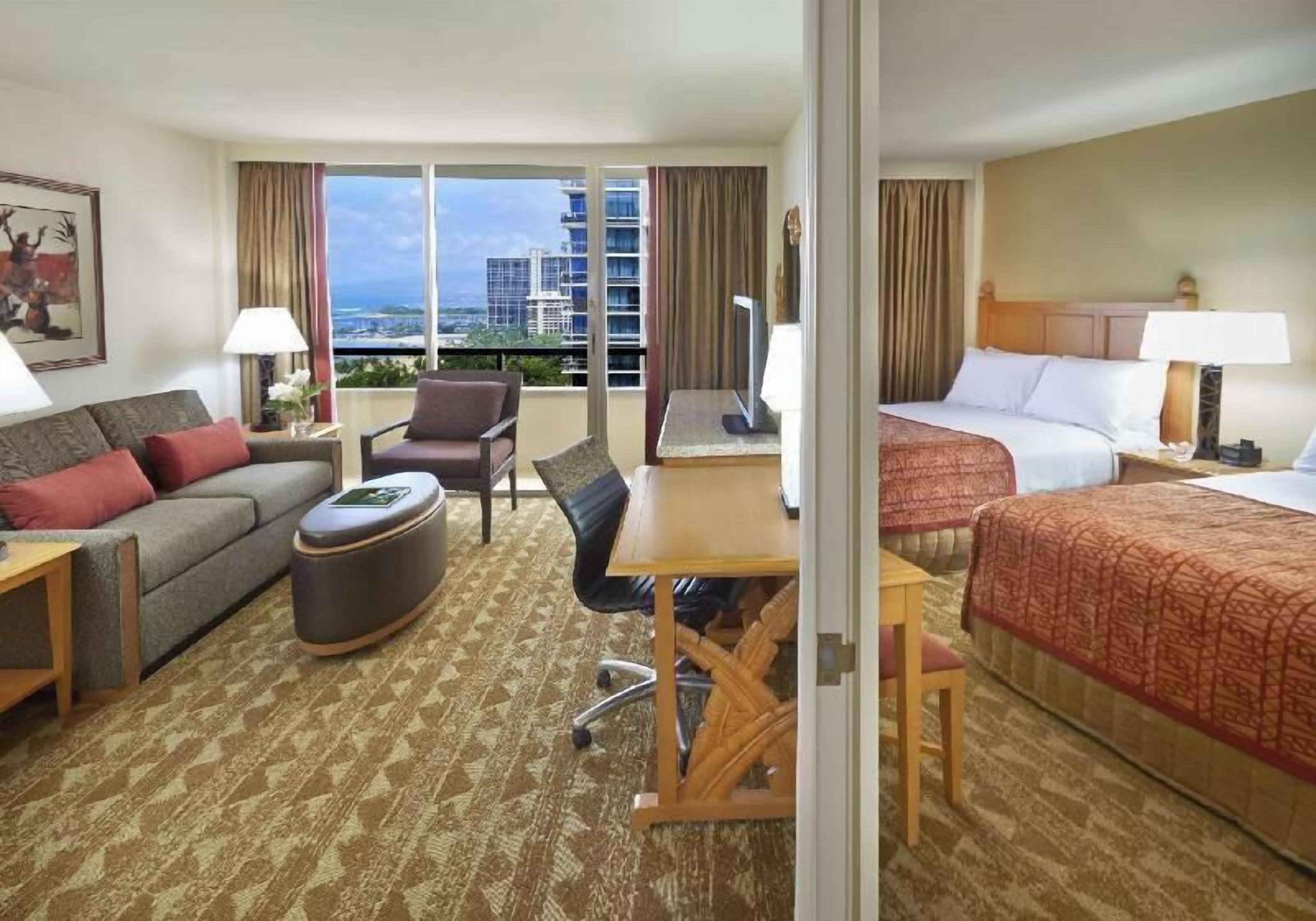 Premium bedding, in-room safe, desk, laptop workspace